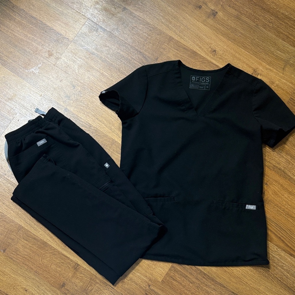 Figs Classic Black Scrub Set